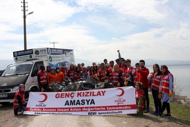 Genç Kızılaycılar kuş cenneti kıyısında temizlik yaptı G3