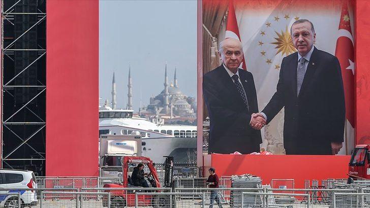 Bayrağını alan Yenikapı Mitingi'ne koştu! Alana böyle geldiler G4