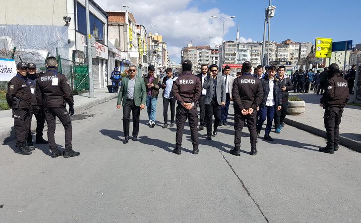 Bayrağını alan Yenikapı Mitingi'ne koştu! Alana böyle geldiler G2