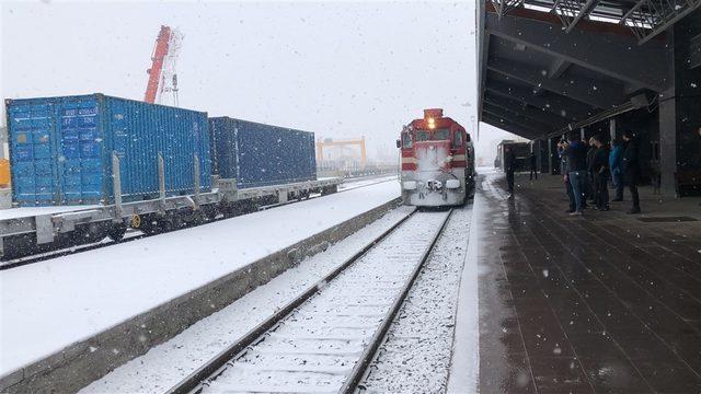 İlk özel yolcu treni Kars’a geldi