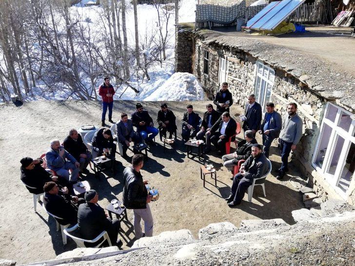 Yağmur çamura rağmen  seçim çalışmaları devam ediyor G1