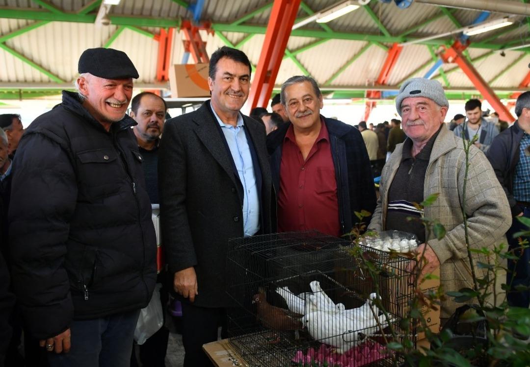 D&uuml;ndar, kuş pazarını gezdi