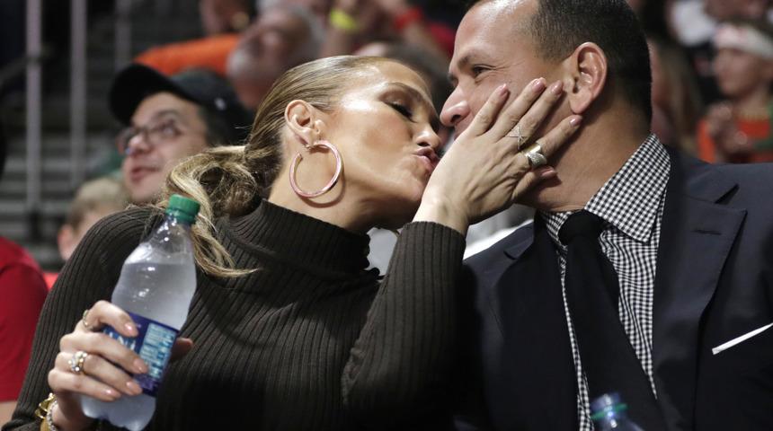 Jennifer Lopez ve Alex Rodriguez&rsquo;e Obama &ccedil;iftinden tebrik kartı 