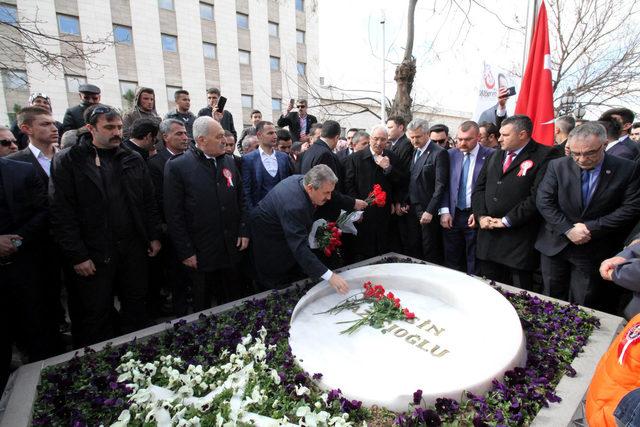 Muhsin Yazıcıoğlu, mezarı başında anıldı