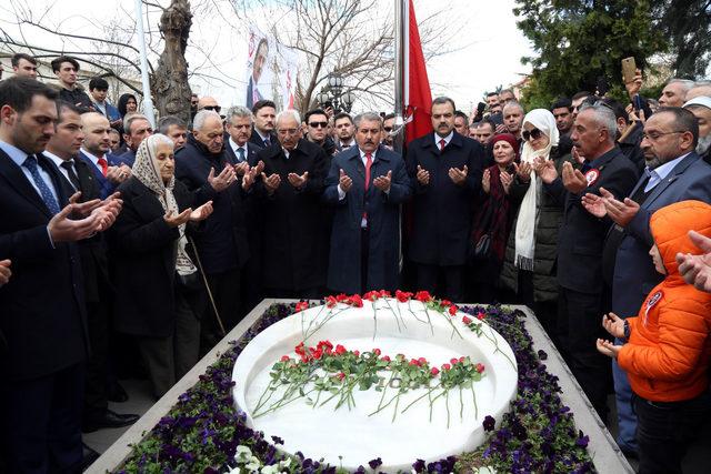 Muhsin Yazıcıoğlu, mezarı başında anıldı