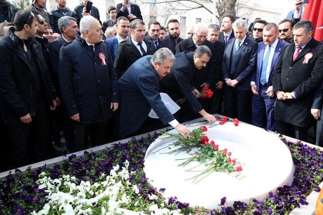 Muhsin Yazıcıoğlu, mezarı başında anıldı