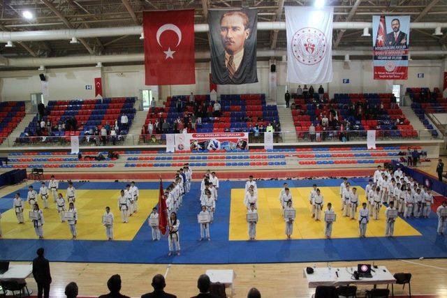 ’Okul Sporları Judo Yıldızlar Grup Birinciliği’ Karabük’te başladı