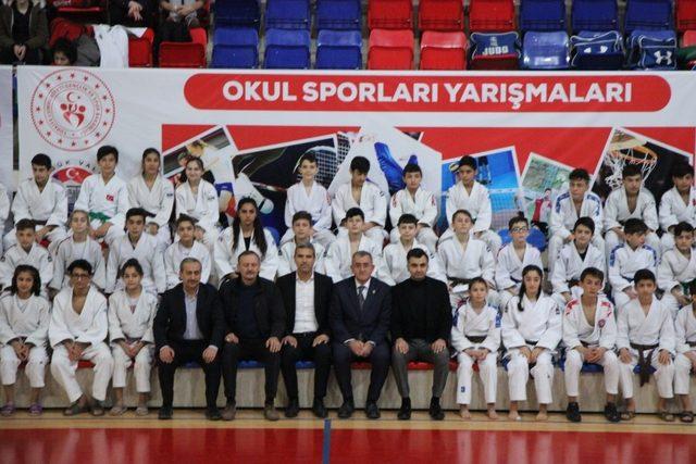 ’Okul Sporları Judo Yıldızlar Grup Birinciliği’ Karabük’te başladı