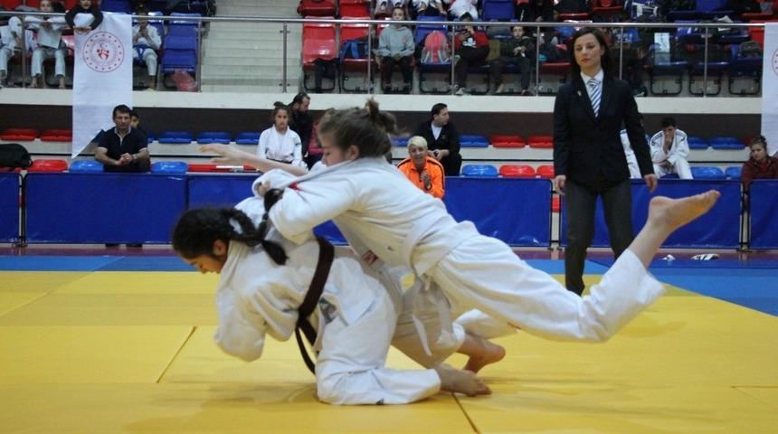 &rsquo;Okul Sporları Judo Yıldızlar Grup Birinciliği&rsquo; Karab&uuml;k&rsquo;te başladı