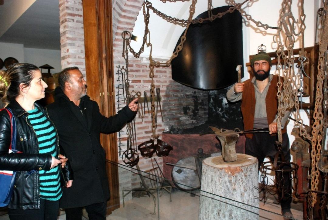 Yok olmaya y&uuml;z tutmuş meslekler canlandırılıyor