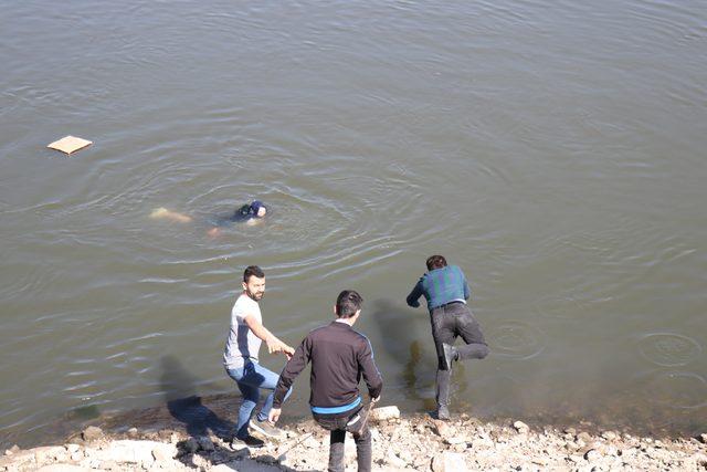 Fotoğraf çektirirken, Meriç Nehri'ne düştü