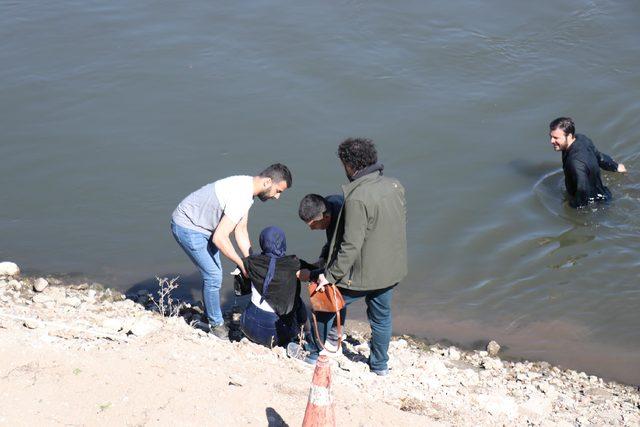 Fotoğraf çektirirken, Meriç Nehri'ne düştü