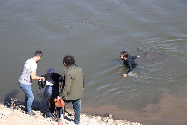 Fotoğraf çektirirken, Meriç Nehri'ne düştü