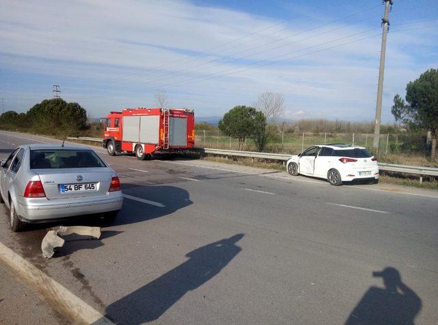 TEM otoyolu kavşağında trafik kazası: 2 yaralı