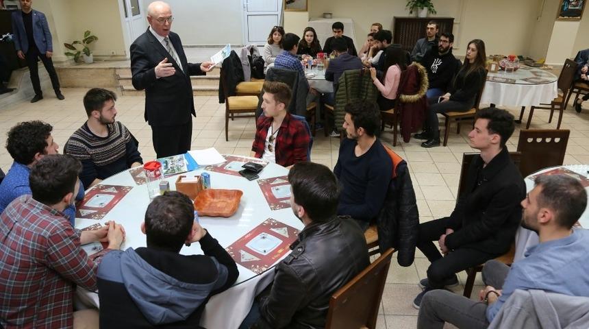 Başkan Kurt, gen&ccedil;lerle bir araya geldi