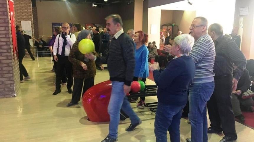 Emekliler Bowlingde stres attı