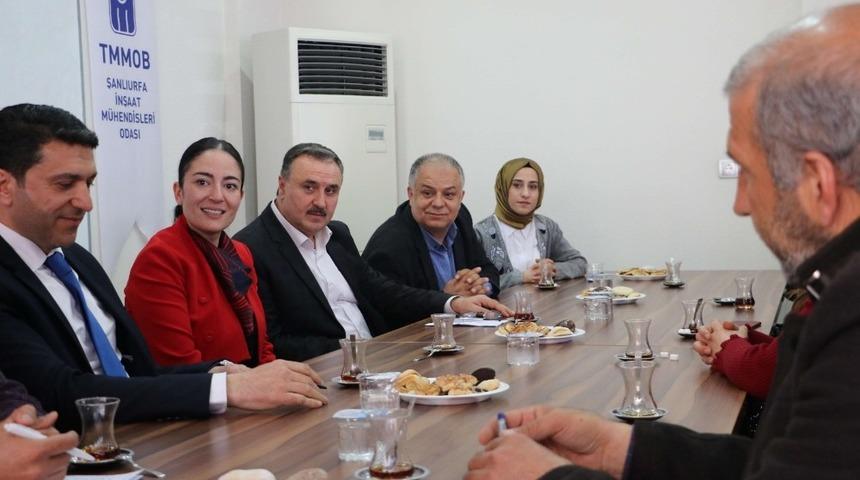 Essum Aslan, inşaat m&uuml;hendislerine projelerini anlattı