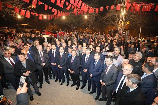 Fadıloğlu’nun mahalle ziyaretleri miting havasında gerçekleşiyor