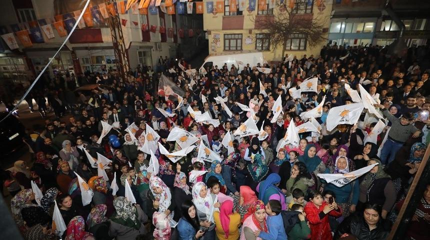 Fadıloğlu&rsquo;nun mahalle ziyaretleri miting havasında ger&ccedil;ekleşiyor
