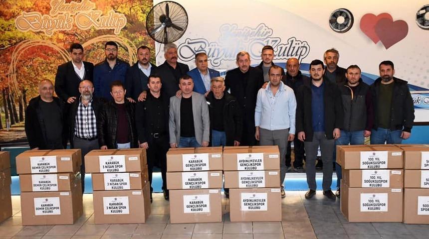 Karab&uuml;k Belediyesinden amat&ouml;r spor kul&uuml;plerine malzeme desteği