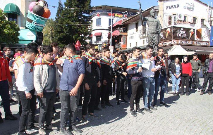 Antalya’da Yörük Gençliği Platformu üyelerinden CHP listesine protesto G2