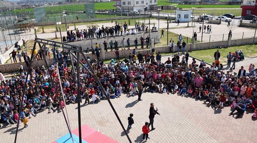 Kozluk&rsquo;ta sirk g&ouml;sterisine yoğun ilgi
