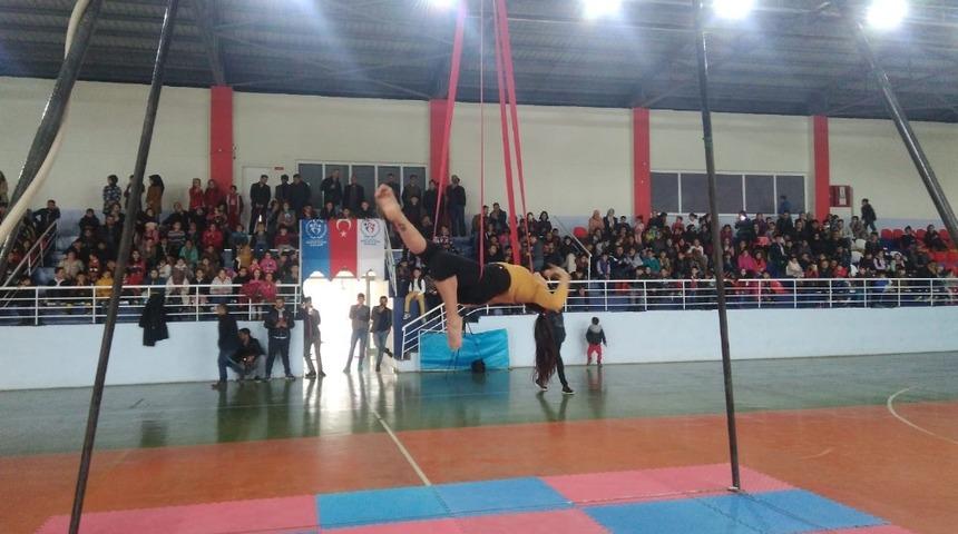 Sason&rsquo;da sirk g&ouml;sterisine yoğun ilgi