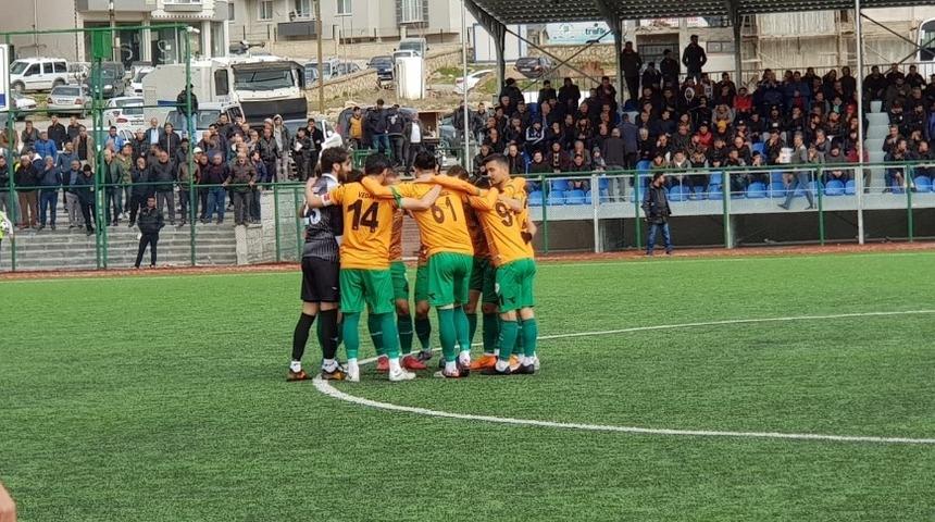 Malatya Yeşilyurt Belediyespor lidere patladı