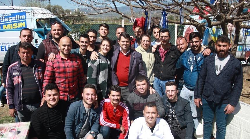 K&ouml;şk adayı Veli Tuna gen&ccedil;lerle bir araya geldi