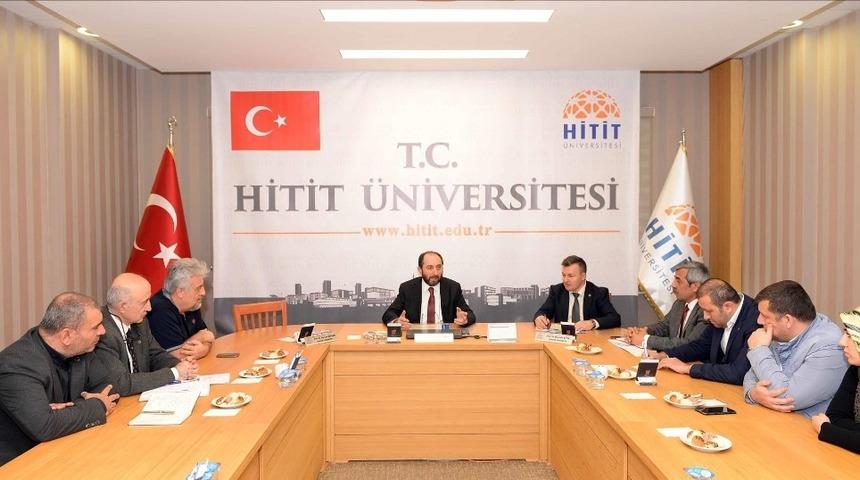 Rekt&ouml;r Alkan b&ouml;l&uuml;m başkanları ile biraya geldi