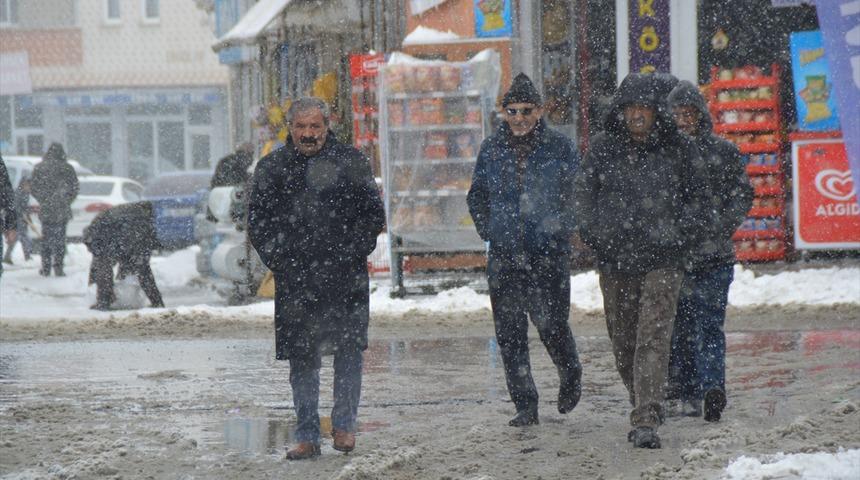 Ağrı'nın Eleşkirt ilçesinde taşımalı eğitime kar engeli