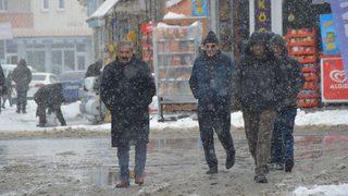 Ağrı'nın Eleşkirt ilçesinde taşımalı eğitime kar engeli