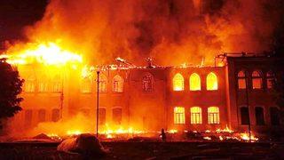 Denizli'de tarihi okul yandı! 