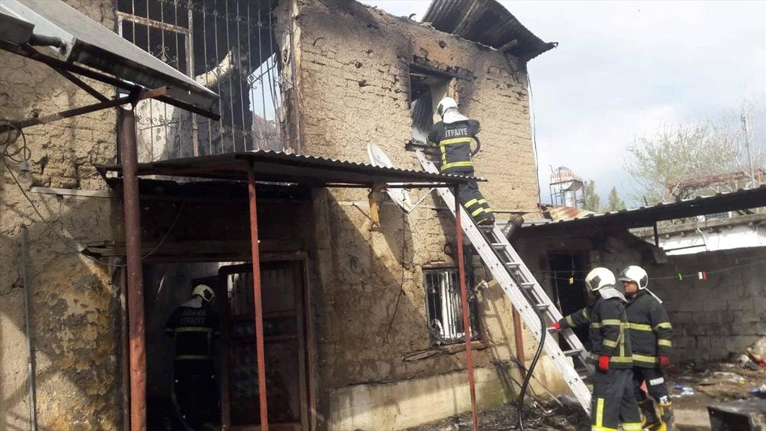 Adana'da &ccedil;ıkan yangında 5 yaşındaki &ccedil;ocuk &ouml;ld&uuml;