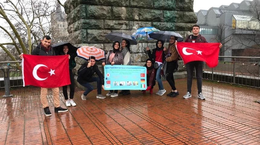 Sare Koleji &ouml;ğrencileri Almanya stajlarını tamamlayıp yurda d&ouml;nd&uuml;