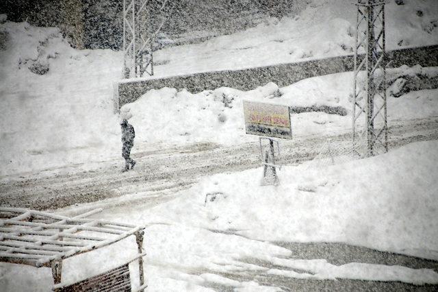 Yüksekova'da kar yağışı