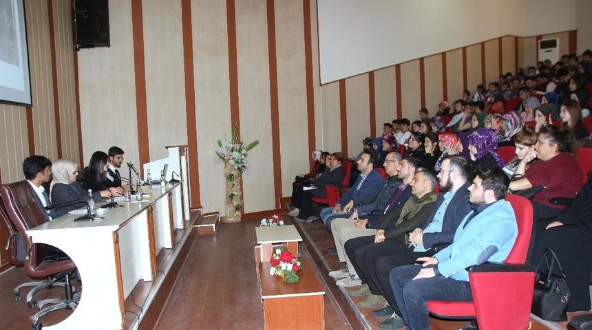 Mehmet Akif&rsquo;in edebi ve dini d&uuml;nyası