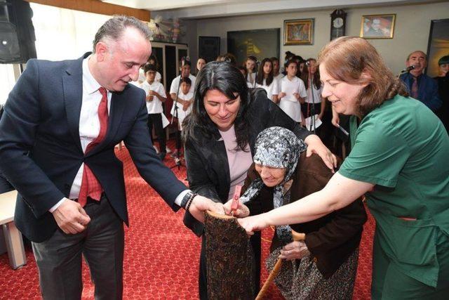 Edirne Valisi Canalp, huzurevi sakinleriyle bir araya geldi