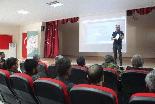 Yavuzeli’nde sandık başkanlarına seçim eğitim semineri verildi