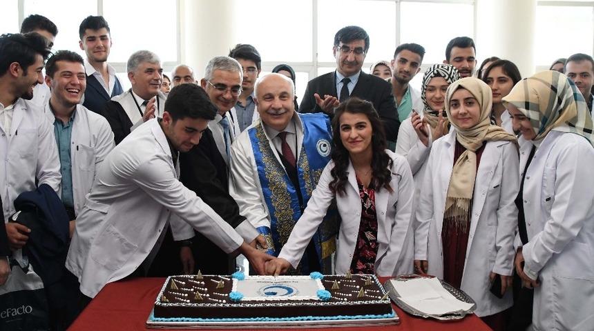 Diş Hekimliği Fakültesinde önlük giyme heyecanı