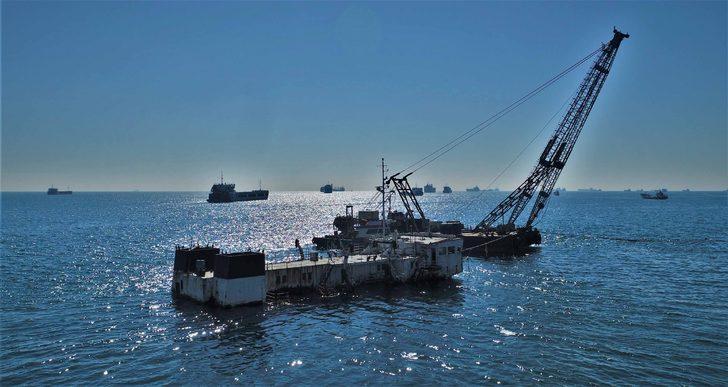 Denizin ortasına dev vinç kuruldu G2