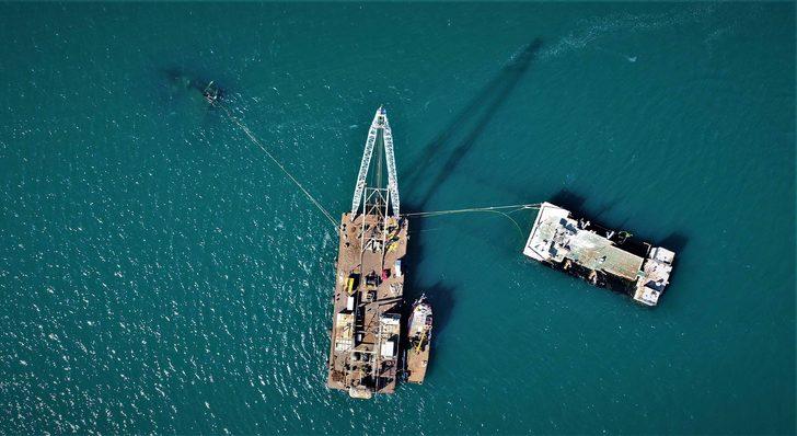 Denizin ortasına dev vinç kuruldu G3