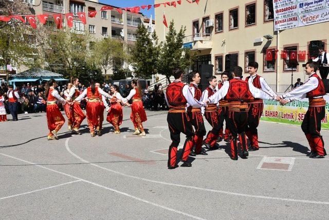 Vali Deniz Makedonya göçmenlerinin şenliğine katıldı