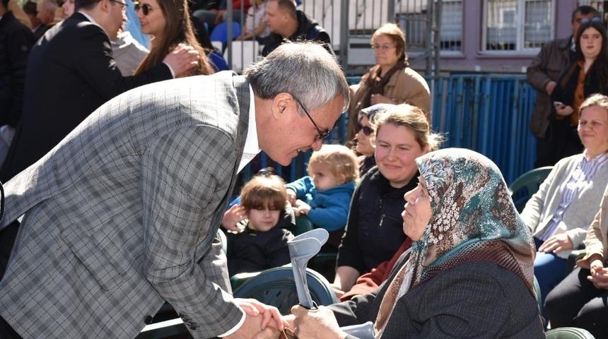 Vali Deniz Makedonya g&ouml;&ccedil;menlerinin şenliğine katıldı