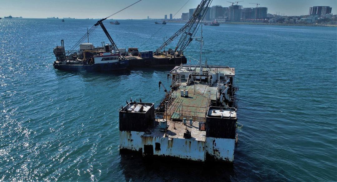 Denizin ortasına dev vin&ccedil; kuruldu