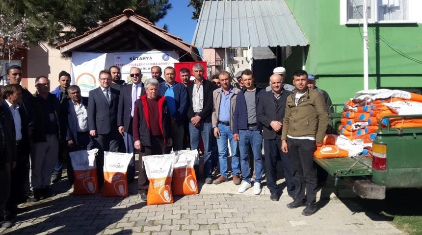&Uuml;reticiye &uuml;cretsiz silajlık mısır tohumu dağıtıldı