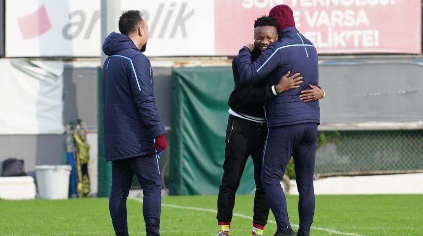 Ogenyi Onazi Trabzon'a d&ouml;nd&uuml;