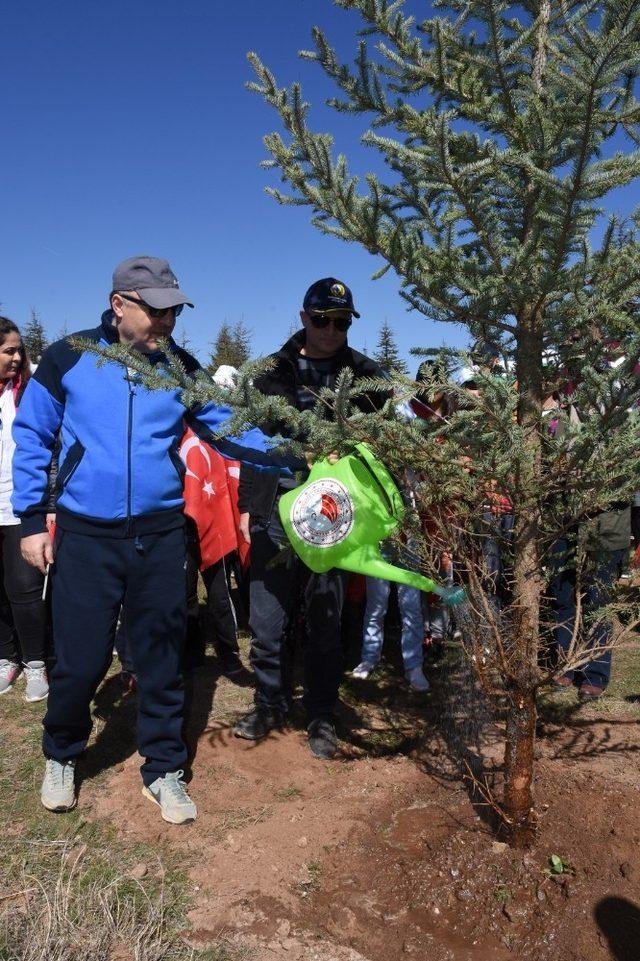 Sağlıklı yaşam için doğa yürüyüşü yaptılar