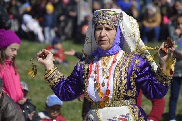 Tavşanlı’daki Yörük Şenliği renkli görüntülere sahne oldu