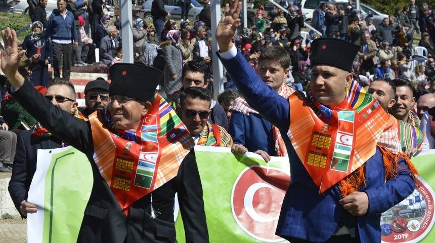 Tavşanlı&rsquo;daki Y&ouml;r&uuml;k Şenliği renkli g&ouml;r&uuml;nt&uuml;lere sahne oldu